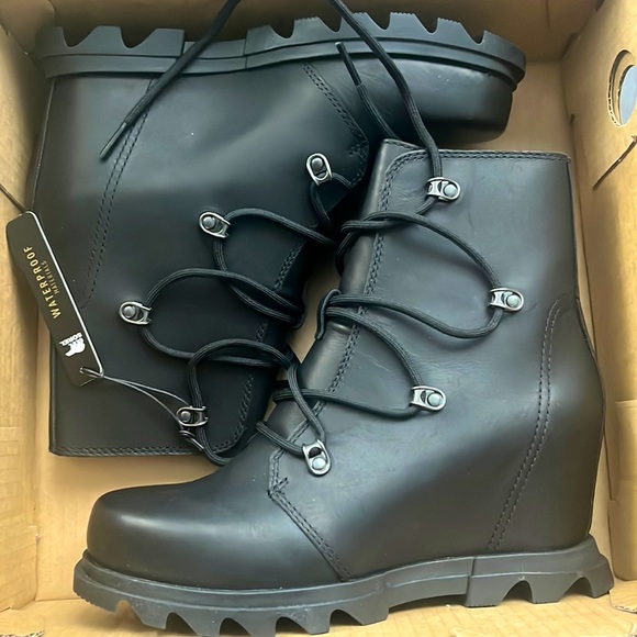 Sorel Shoes - Sorel platform booties nwt